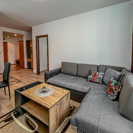 1Br Apartment - Spacious - Balcony Апартамент